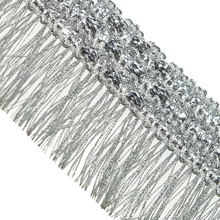 Dantela brodata cu lurex cu aspect metalic argintiu / auriu. Banda lurex dantela.