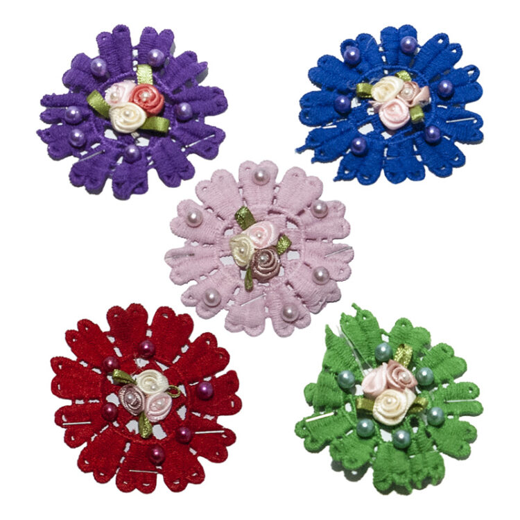 Dantela din bumbac cu flori si perle